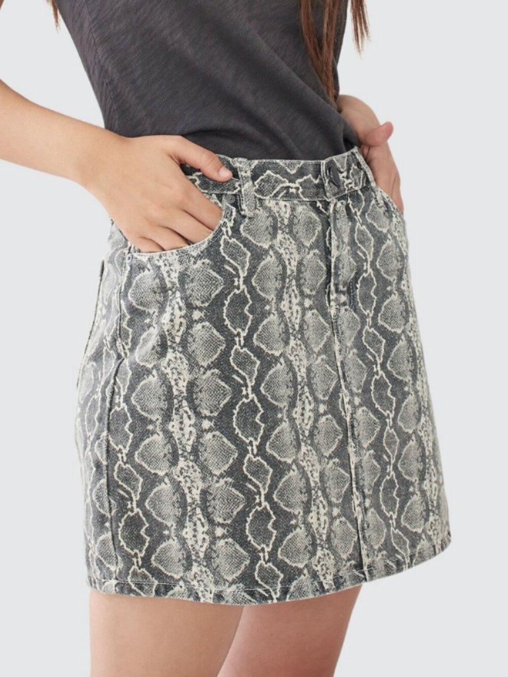 BlankNYC The Jane Denim Snakeskin Print Mini Skirt size 25
